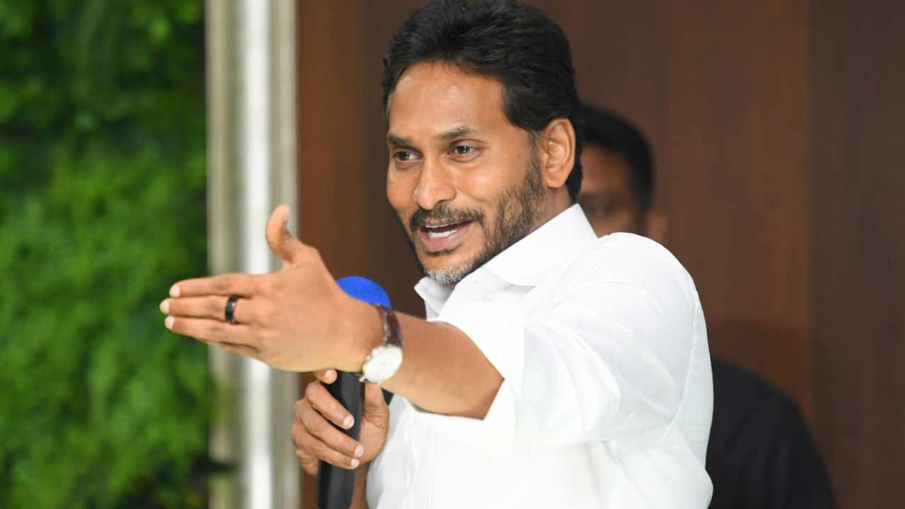YS Jagan | కలియుగం ఎలా ఉంటుందో కనిపిస్తోంది.. చంద్రబాబు పాలనపై వైఎస్‌ జగన్‌ సెటైర్లు