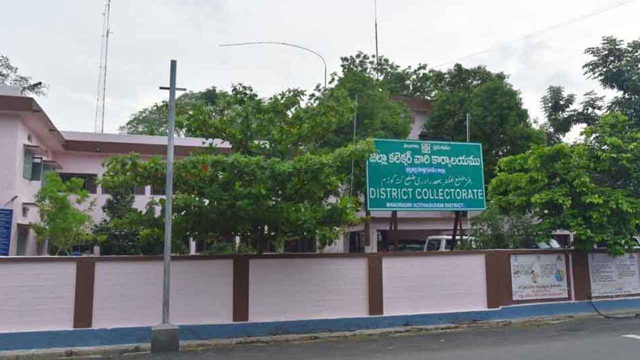 పాత భవనాల్లోనే పాలన.. జడ్పీ కార్యాలయానికి పక్కాభవనం లేక అవస్థలు