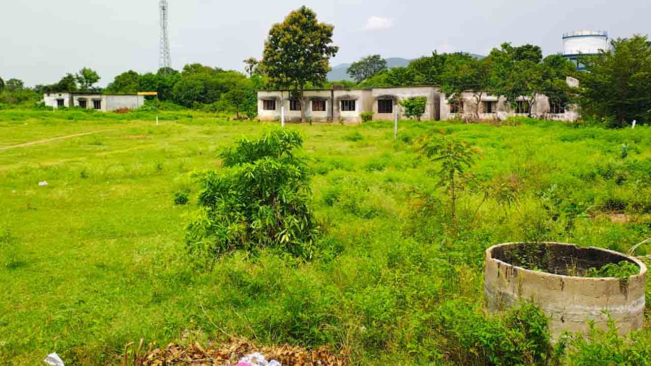 ZPHS | అసాంఘిక కార్యకలాపాలకు అడ్డాగా బాజు మల్లాయిగూడెం జెడ్పీహెచ్‌ఎస్