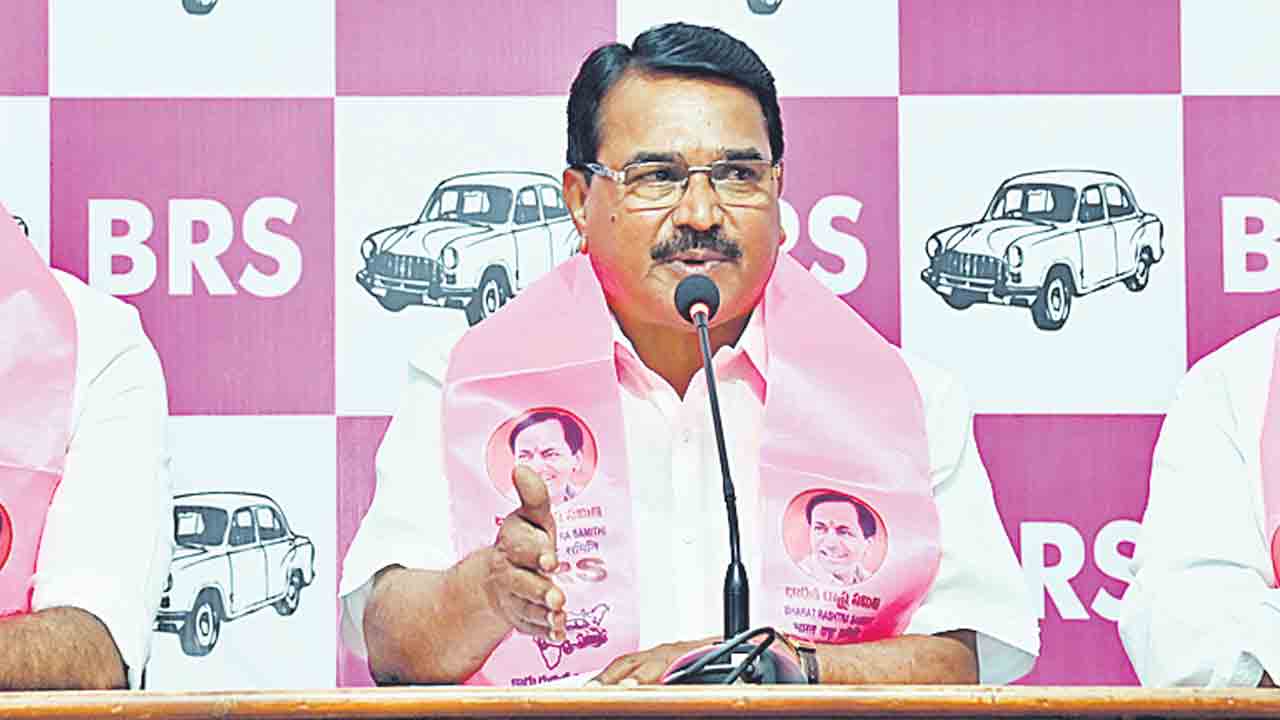 కేసీఆర్‌ సైనికుడు హరీశ్‌రావు.. అలుపెరగని కార్యకర్తను టార్గెట్‌ చేయడం విడ్డూరం