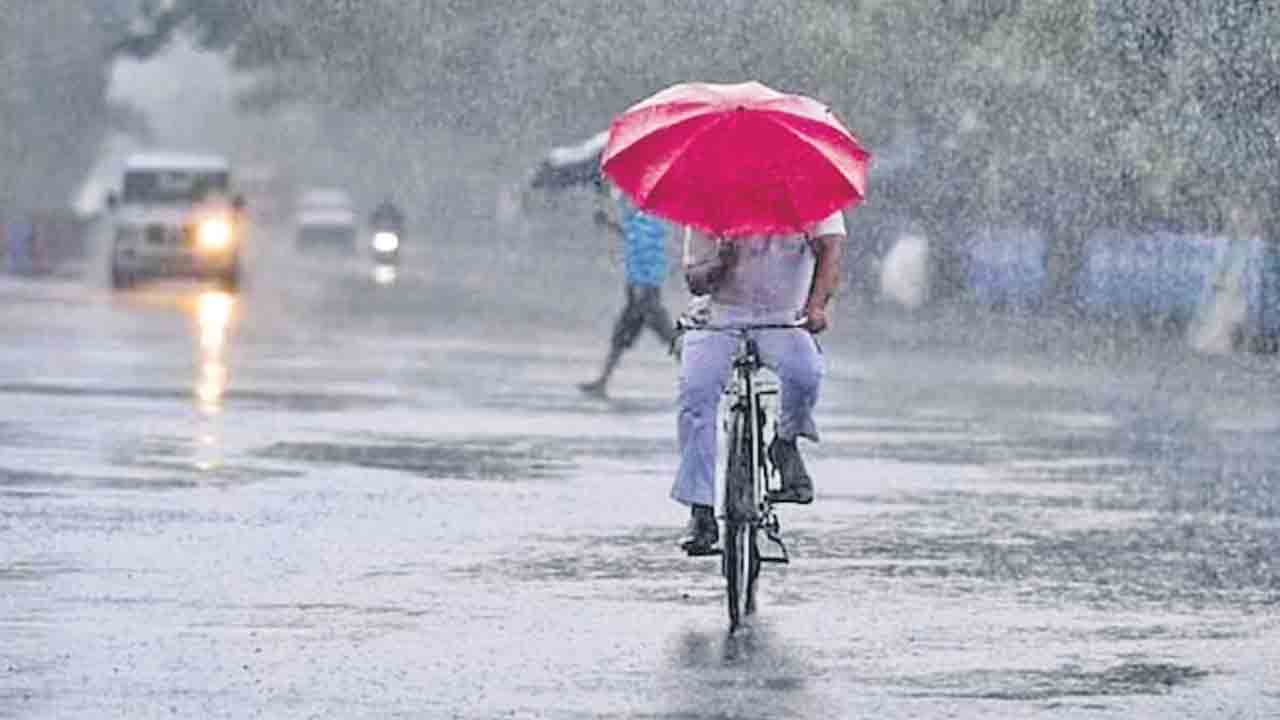 రెండ్రోజులు మోస్తరు వర్షాలు… 24గంటల్లో తీరం దాటనున్న అల్పపీడనం
