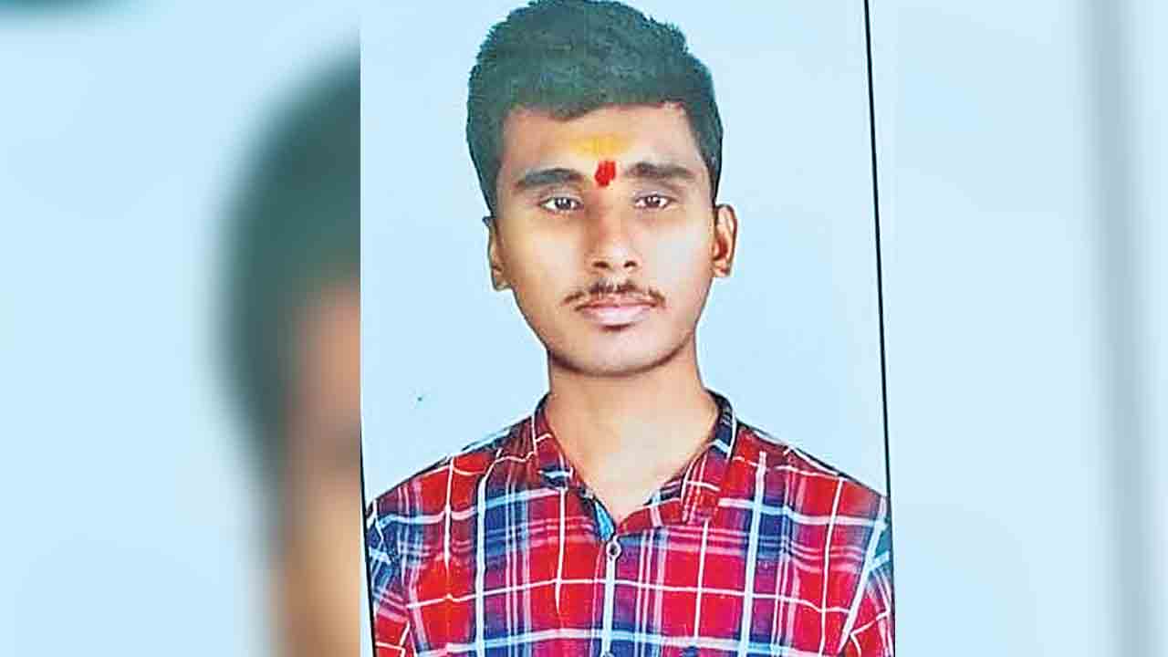 అంధత్వాన్ని జయించి పీహెచ్‌డీ ఎంట్రెన్స్‌లో ఫస్ట్‌ ర్యాంక్‌