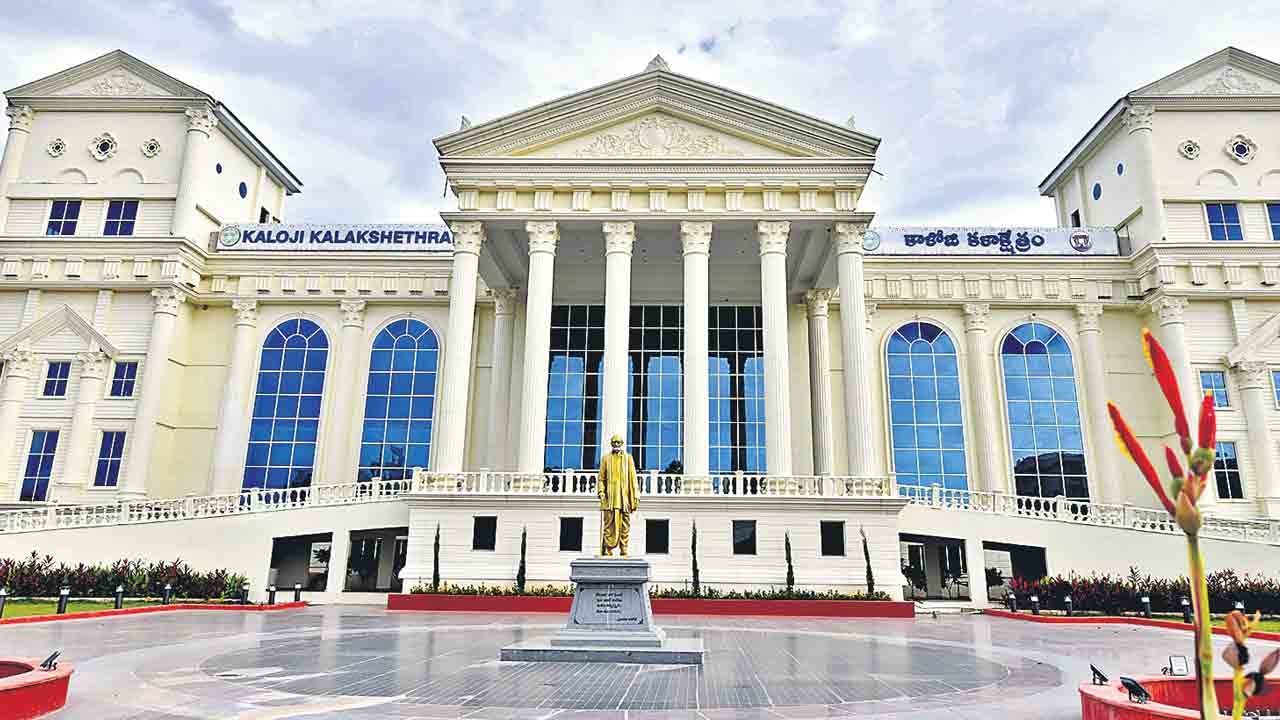 కాళోజీ వ్యాపార కళాక్షేత్రం.. కవులు, కళాకారులకు దూరంగా వేదిక