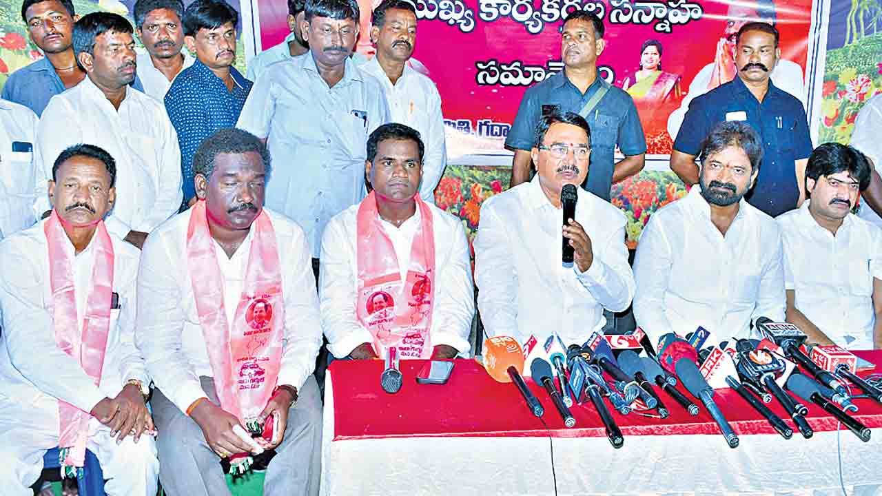 పార్టీ మారిన ఎమ్మెల్యేలు రాజీనామా చేయాలి