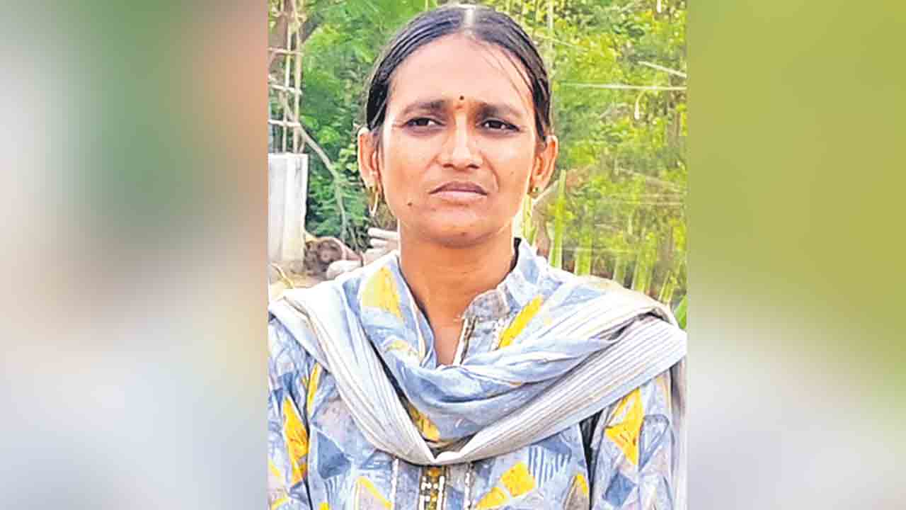 జూనియర్‌ అసిస్టెంట్‌ ఆత్మహత్యాయత్నం