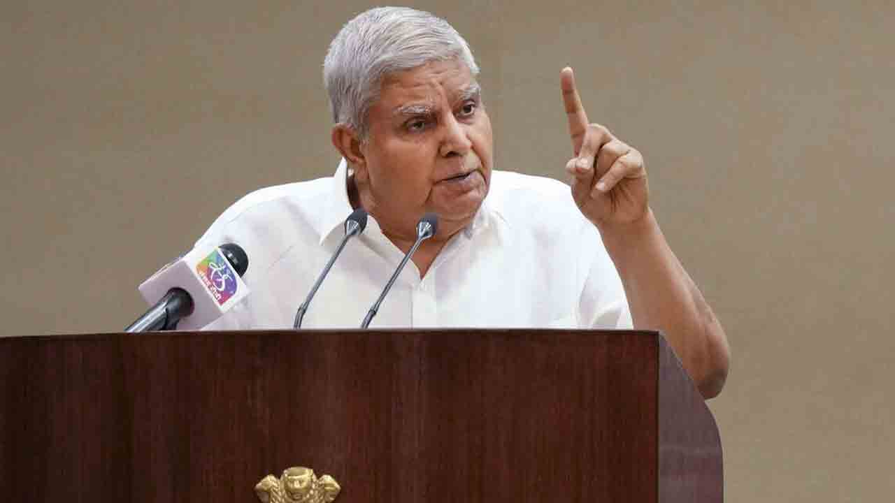 అధికారిక నివాసాన్ని ఖాళీ చేసిన ధన్‌ఖడ్‌