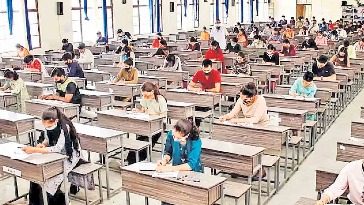 బీఆర్‌ఎస్‌కు, కాంగ్రెస్‌కు ఎంత తేడా?