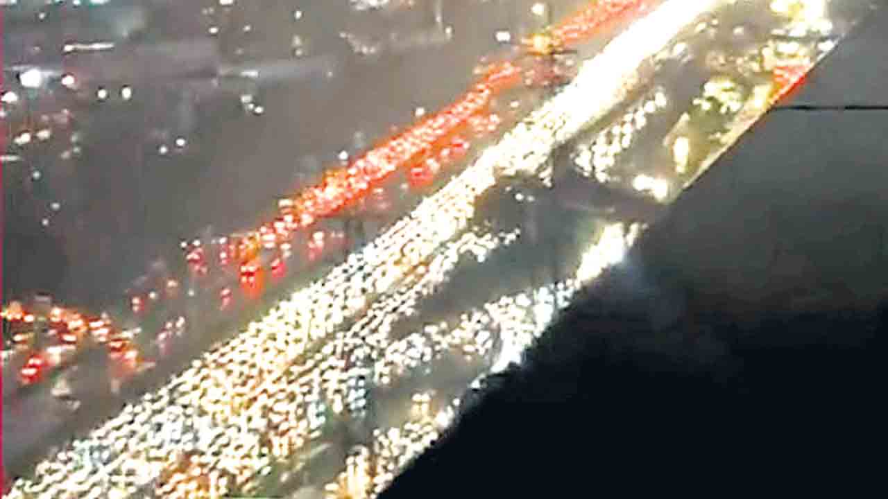 7 కిలోమీటర్ల మేర ట్రాఫిక్‌ జామ్‌