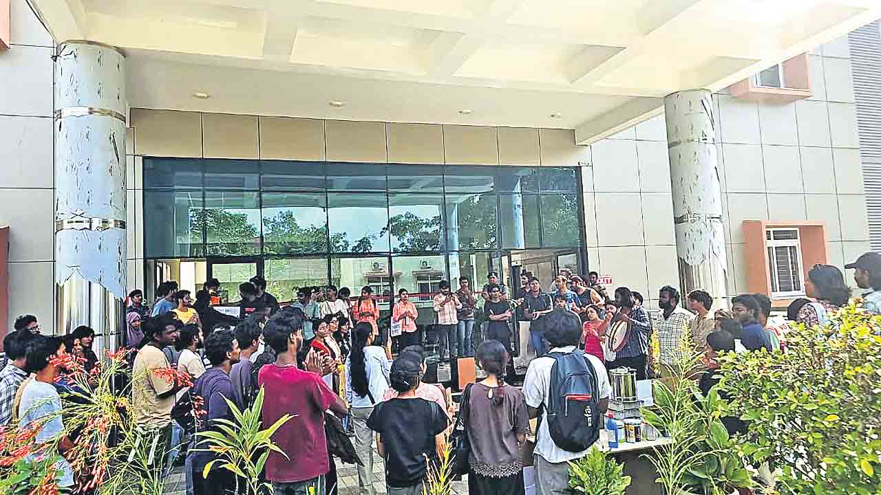సమస్యల వలయంలో ఎస్ఎన్ స్కూల్