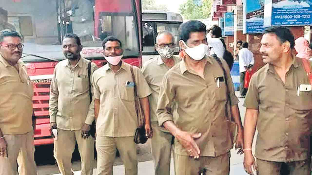 ‘ఆర్టీసీ మస్టర్లు’ కుదించడం అన్యాయం : ఈయూ