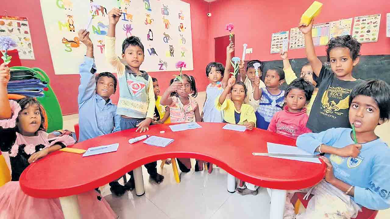 ఆమె గెలుపు కోసం.. అవేక్ష అమ్మయ్యింది..!