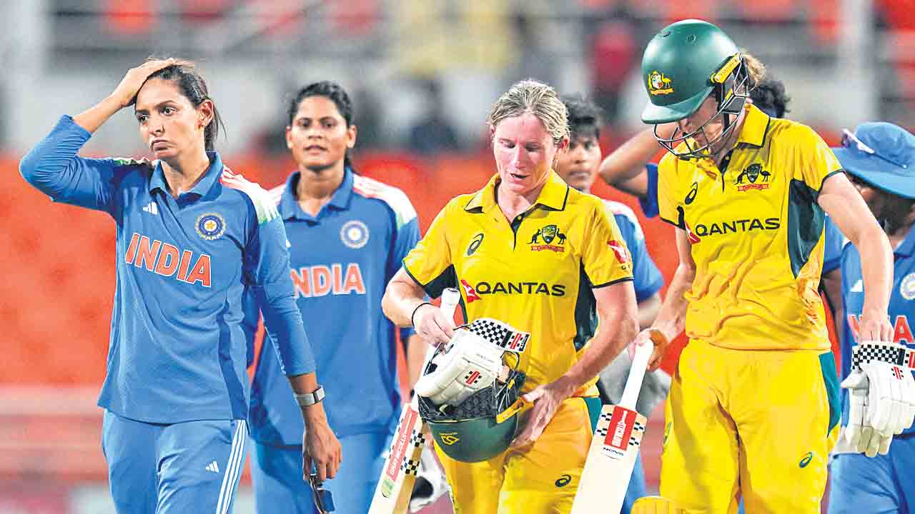 అమ్మాయిలకు చుక్కెదురు.. ఆసీస్‌ చేతిలో భారీ ఓటమి