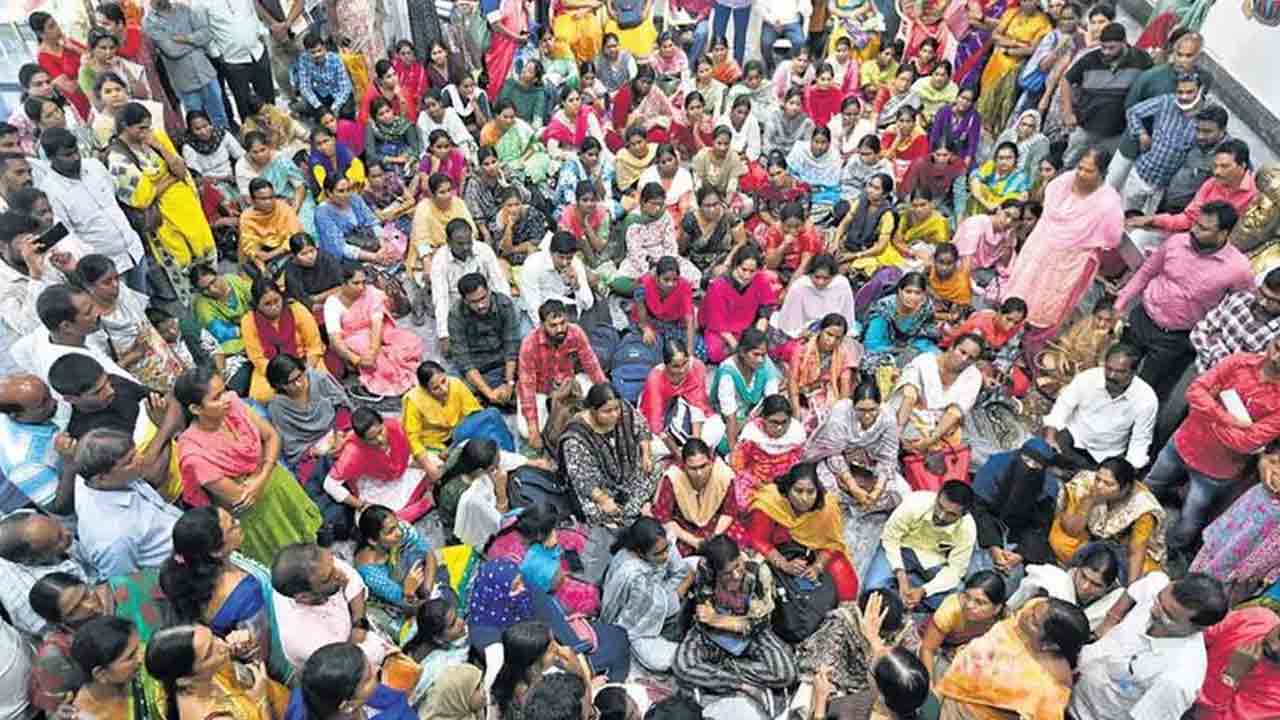 317 జీవో అమలులో అవకతవకలు.. రగులుతున్న గురుకుల ఉద్యోగులు