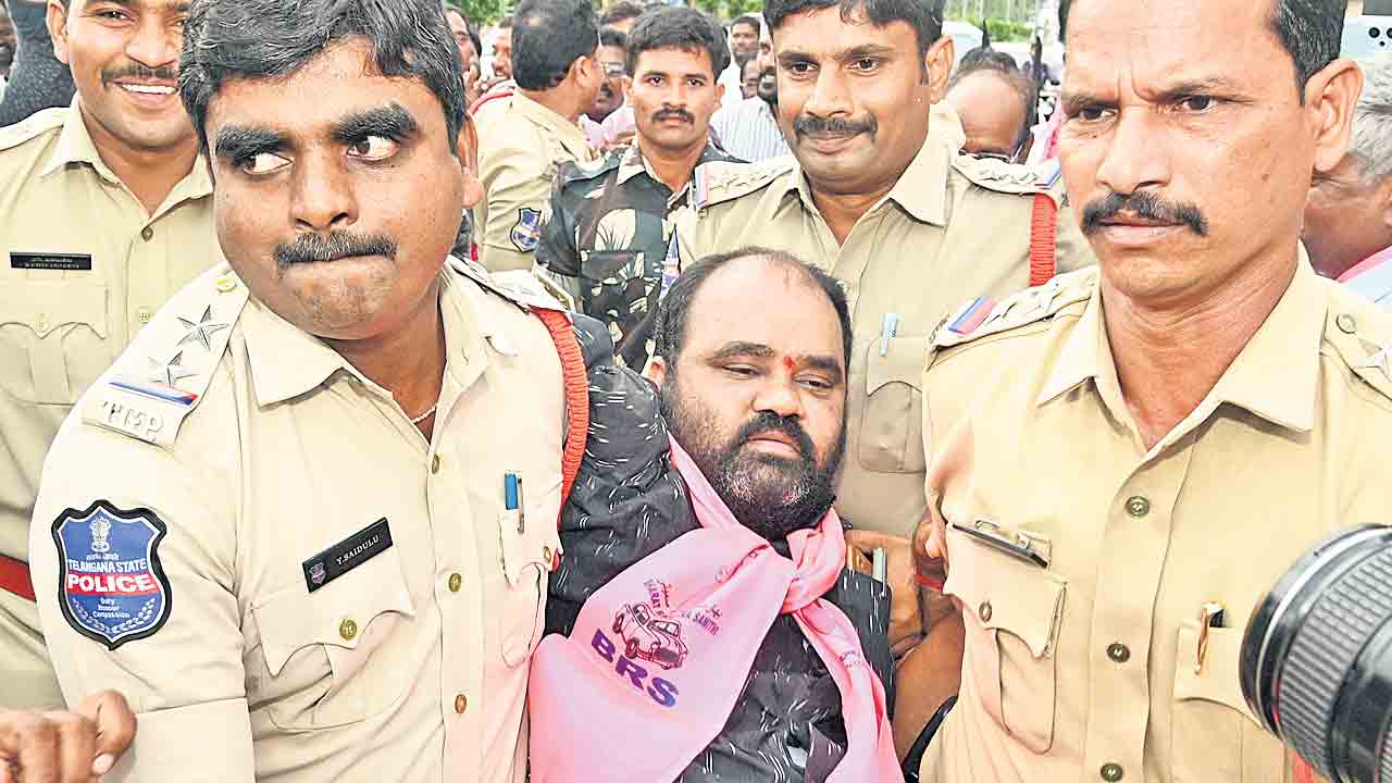నల్లగొండలో మాజీ ఎమ్మెల్యే కంచర్ల భూపాల్‌రెడ్డిని అరెస్టు చేసి ఎత్తుకెళ్తున్న పోలీసులు