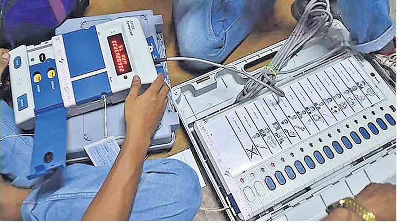 ఈవీఎంపై అభ్యర్థి కలర్‌ ఫొటో