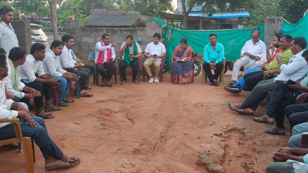 పదేళ్ల అభివృద్ధిని ప్రజల్లోకి తీసుకెళ్లాలి