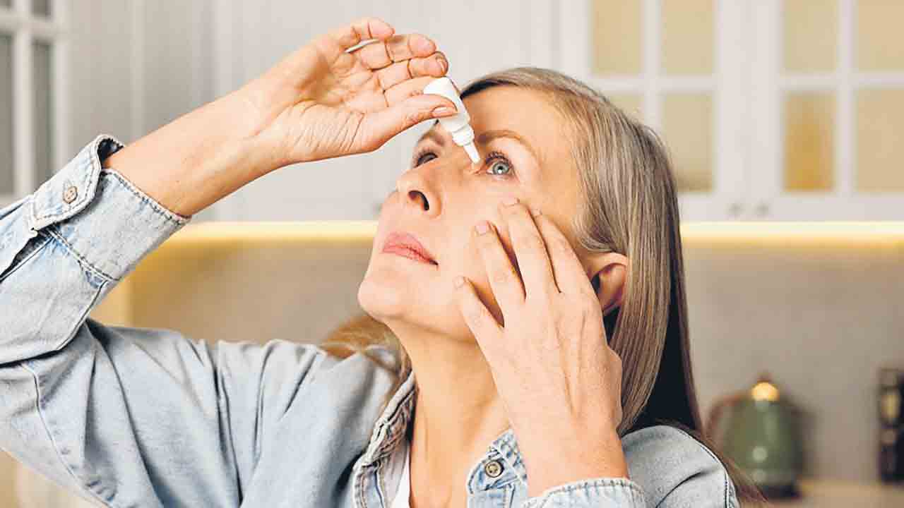 ఇక రీడింగ్‌ గ్లాస్‌లకు చెల్లు.. దృష్టిని పునరుద్ధరించే చుక్కల మందు అభివృద్ధి