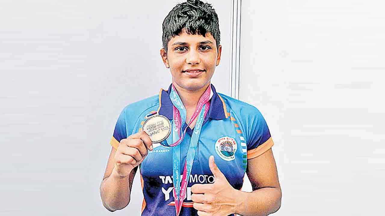 అంతిమ్‌కు కాంస్యం.. ప్రపంచ రెజ్లింగ్‌ చాంపియన్‌షిప్‌