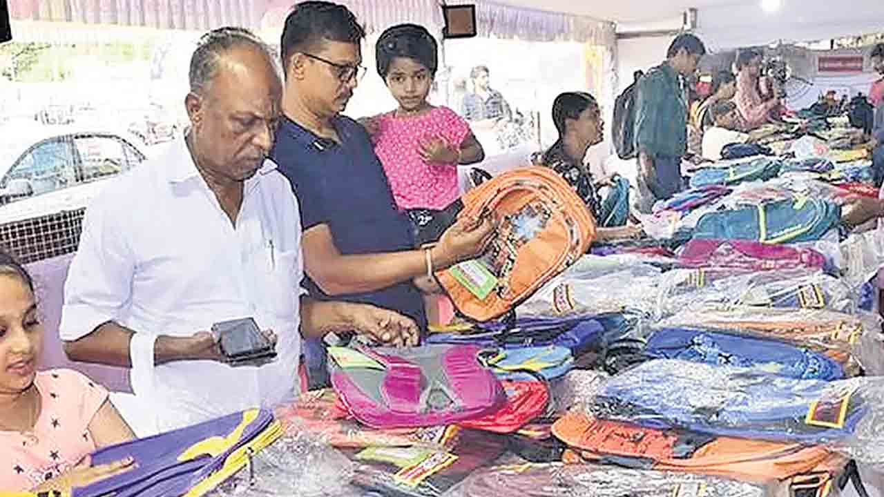 పెన్నులు, బ్యాగులపై జీఎస్టీ మోత.. టెక్స్‌బుక్స్‌పై కూడా 18% బాదుడు