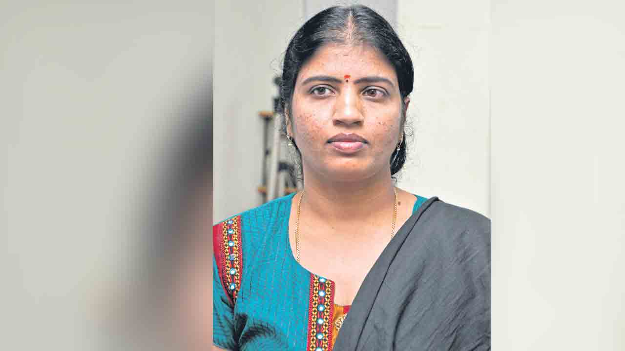 నా వినతిపత్రంచెత్తబుట్ట పాలైంది.. మాజీ డీఎస్పీ నళిని ఆవేదన