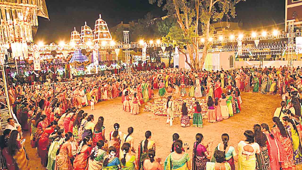 ఒక్కేసి పువ్వేసి చందమామ