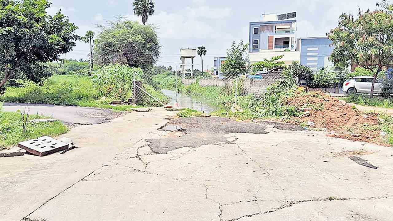 హైడ్రా మౌనం.. నాలా అదృశ్యం.. కబ్జాకు గురవుతున్న తుర్కయాంజాల్‌ మాసబ్‌ చెరువు కాల్వ