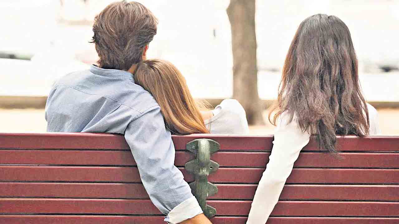 భర్త ప్రియురాలి నుంచి పరిహారం కోరవచ్చు: ఢిల్లీ హైకోర్టు