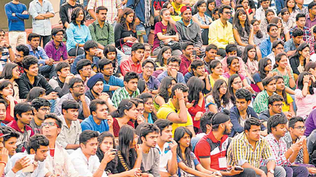 బీ-క్యాటగిరీ సీట్ల భర్తీలో నిబంధనలకు నీళ్లు