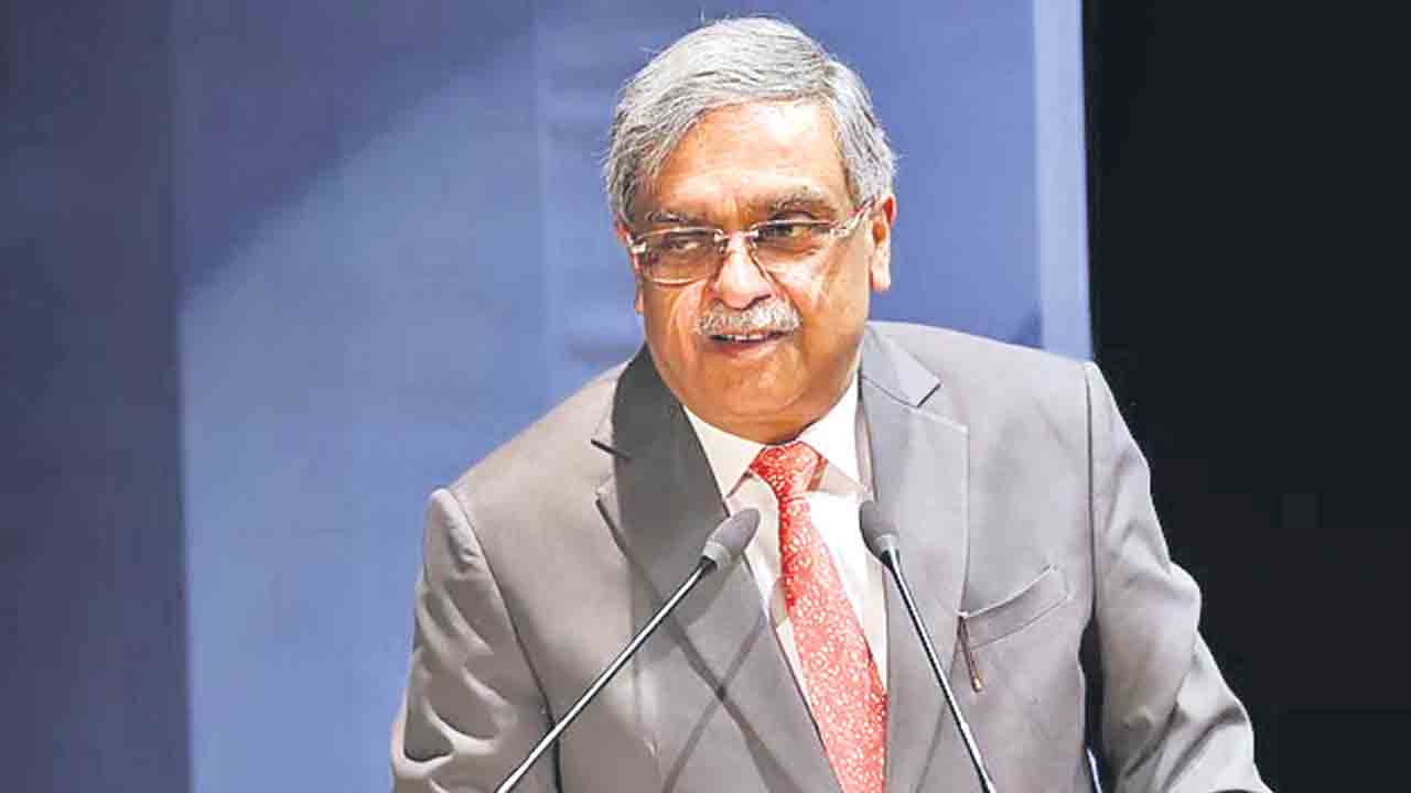 వీధికుక్కలతో ఫేమస్‌ అయ్యా.. సుప్రీంకోర్టు జడ్జి విక్రమ్‌నాథ్‌