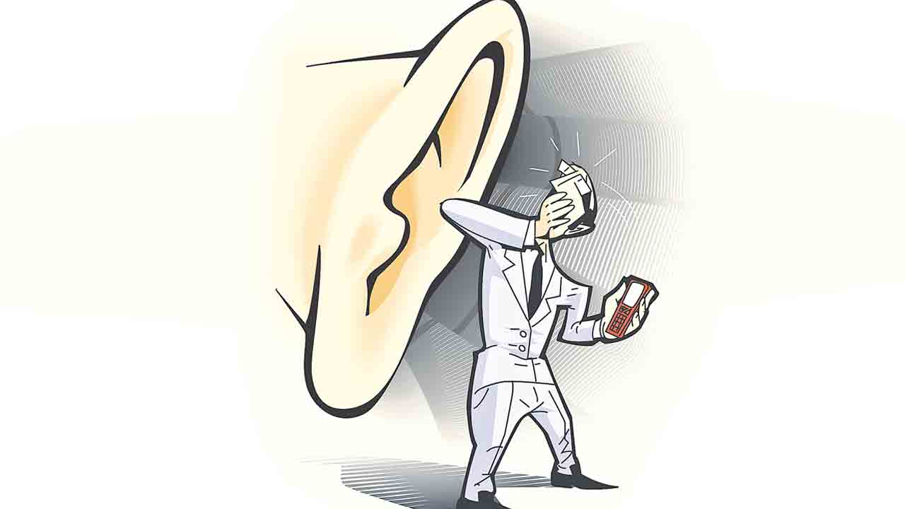 మీ ఫోనుకు దొంగ చెవులు.. మనపై ఇక 24 గంటలపాటు నిఘా పెట్టనున్న సర్కారు