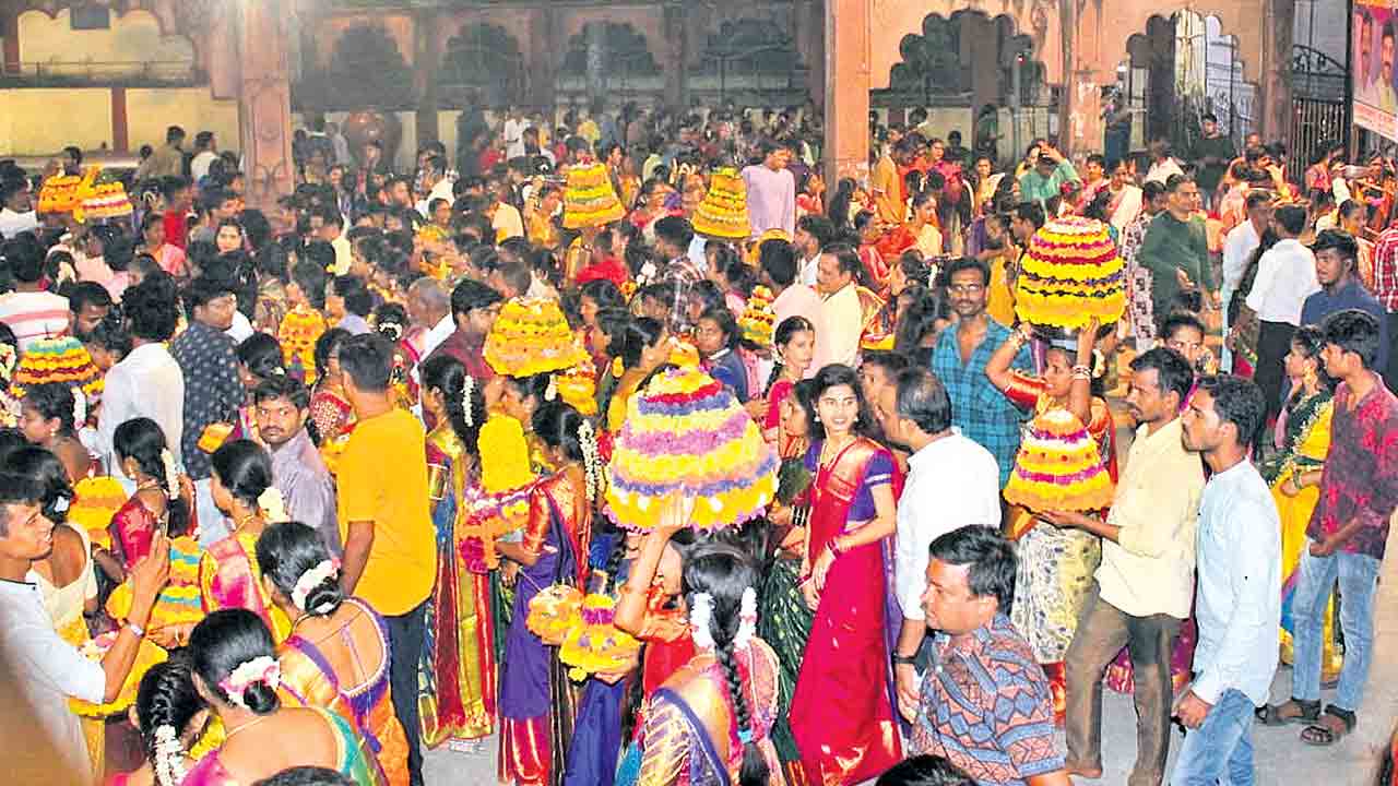 మహారాష్ట్రలో బతుకమ్మ మహోత్సవం