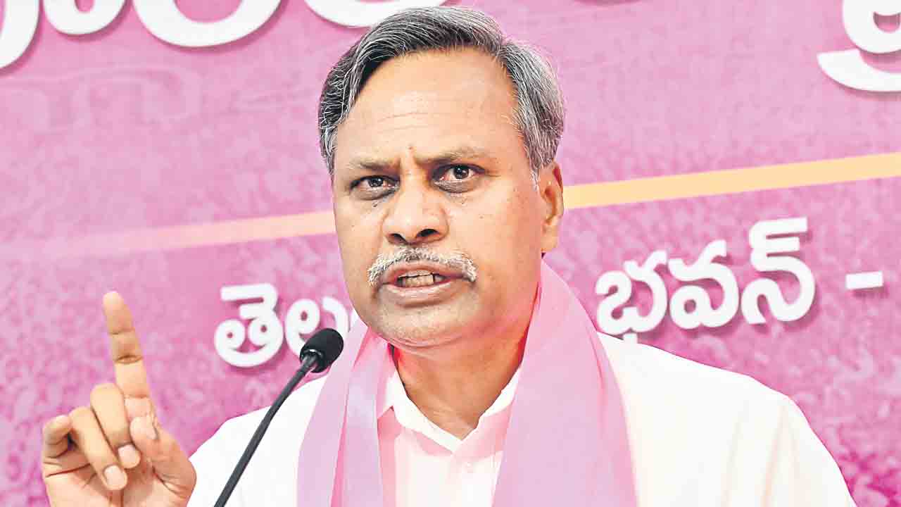 అనర్హత వేటు వేయాల్సిందే.. పార్టీ మారి అధికారం అనుభవిస్తున్నరు