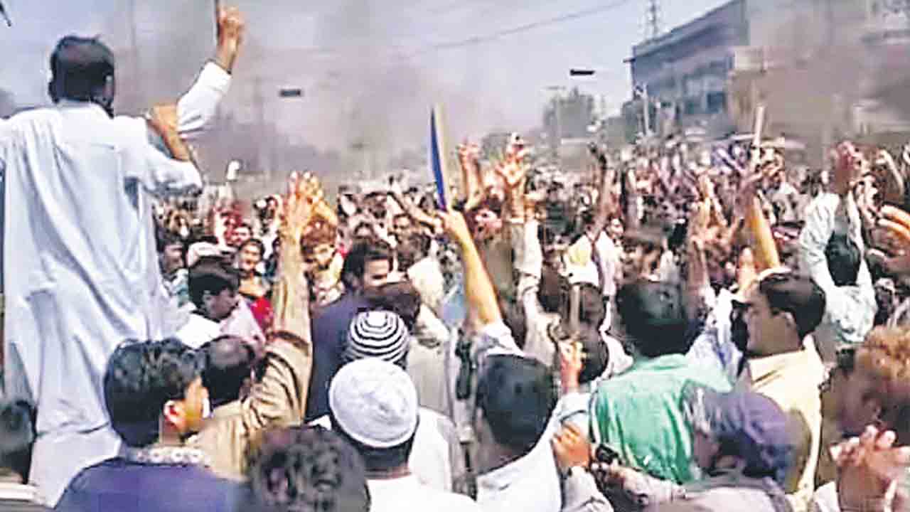 రగులుతున్న పీవోకే… పాకిస్థాన్‌ ప్రభుత్వానికి వ్యతిరేకంగా ఆందోళనలు