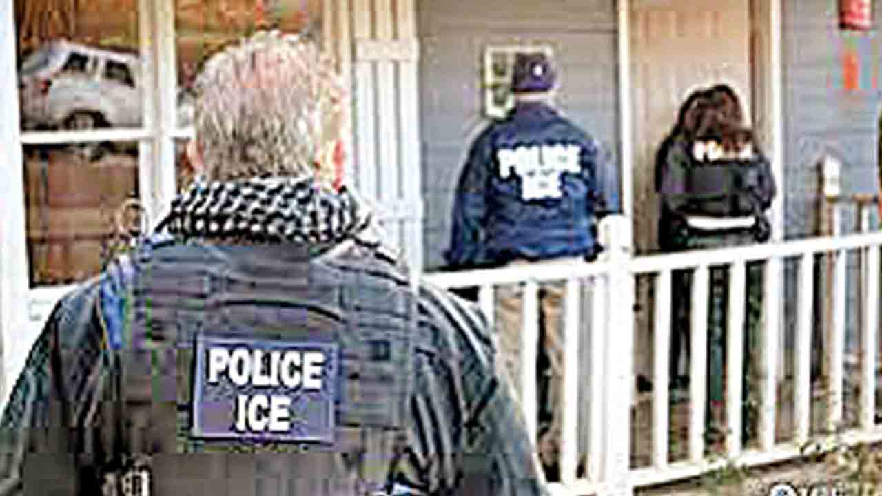 ట్రంప్‌ సర్కార్‌ డేగ కన్ను.. విదేశీ విద్యార్థుల నివాసాల్లో ఆకస్మిక తనిఖీలు