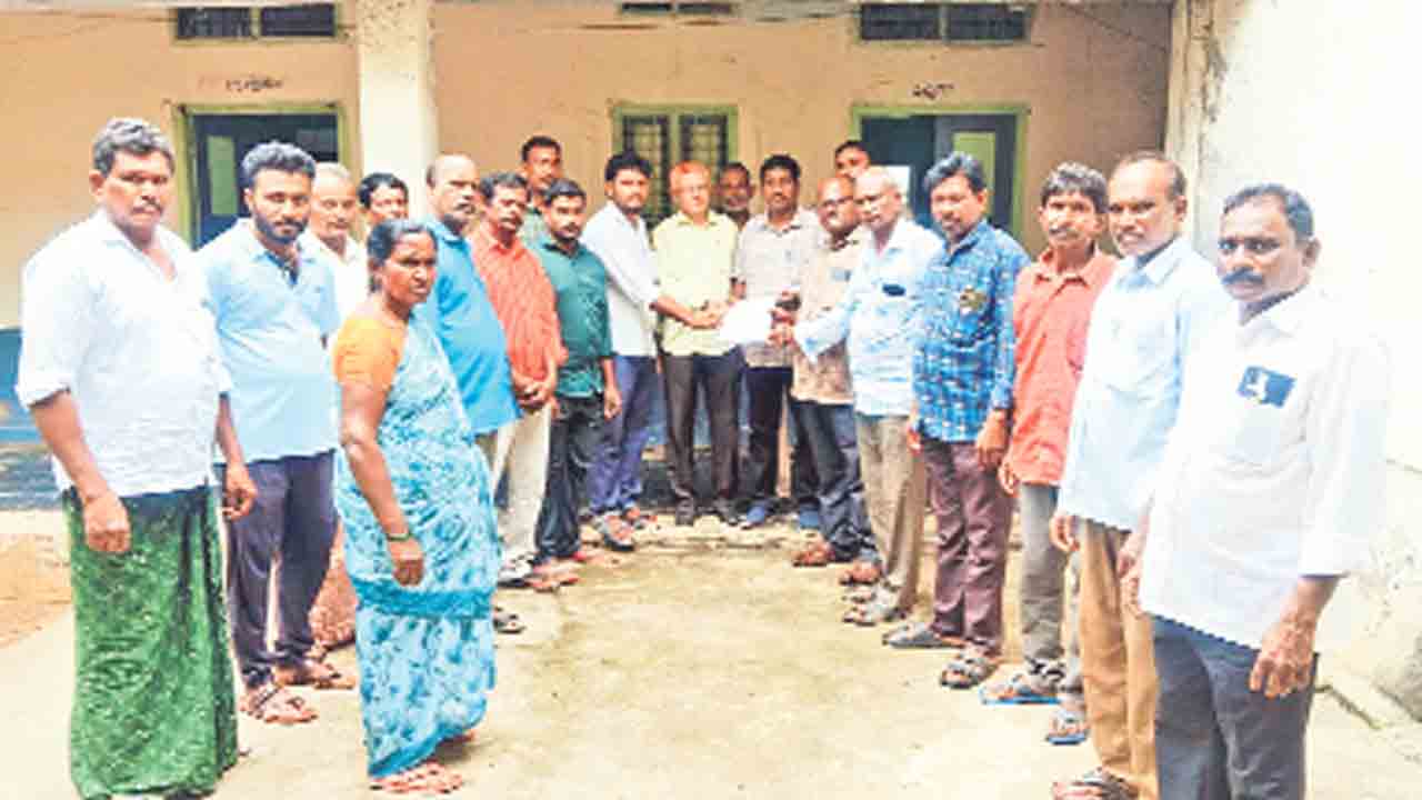సమస్యలు పరిష్కరించాలని ప్రభుత్వానికి ఏకరువు