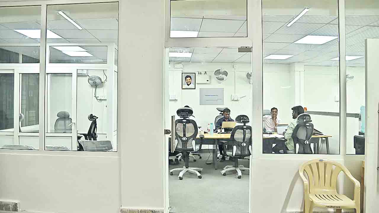 బీమా సొమ్ము స్వాహా!.. కార్మికుల చెమట.. పెద్దలకు మూట!