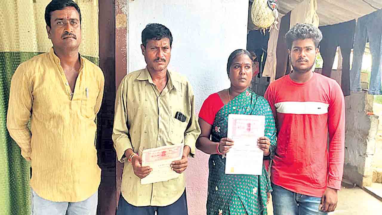 భూపాలపల్లి ఎమ్మెల్యే డబుల్‌ గేమ్‌!