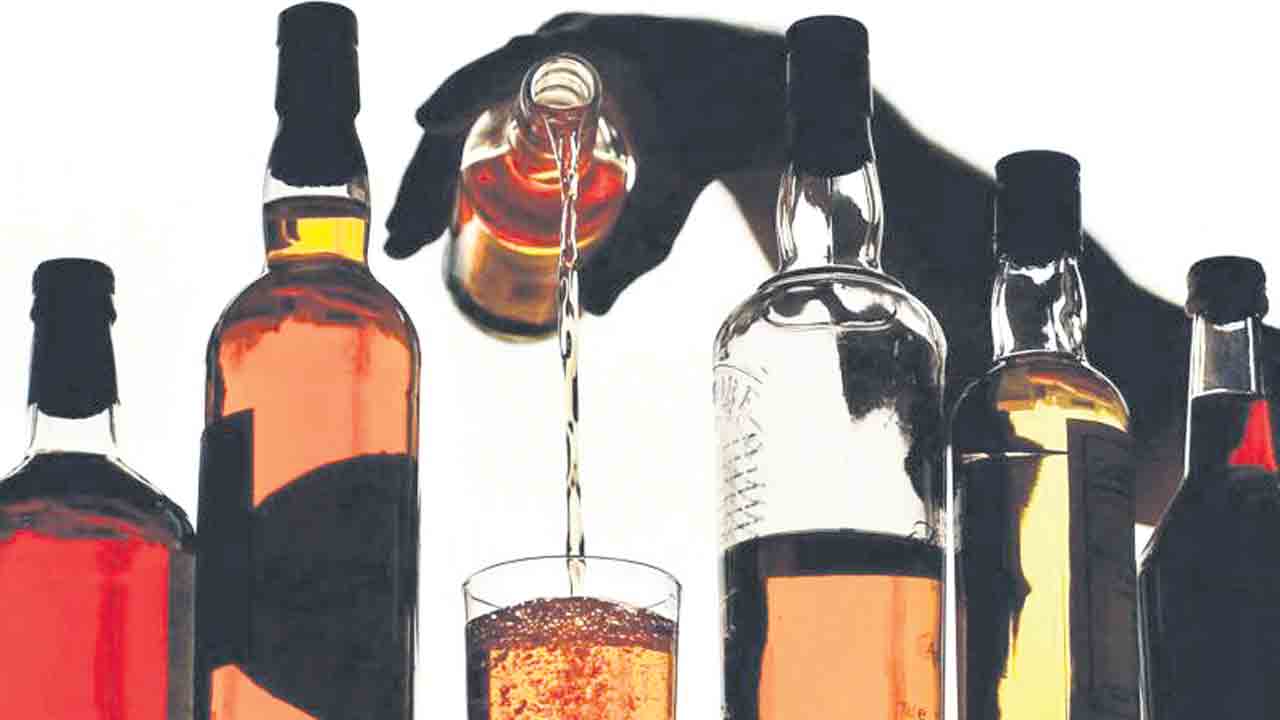 అక్రమ మద్యం అమ్మండి!.. పట్టుబడిన సరుకు వినియోగించాలి.. అధికారులకు మంత్రి జూపల్లి వివాదాస్పద సూచనలు