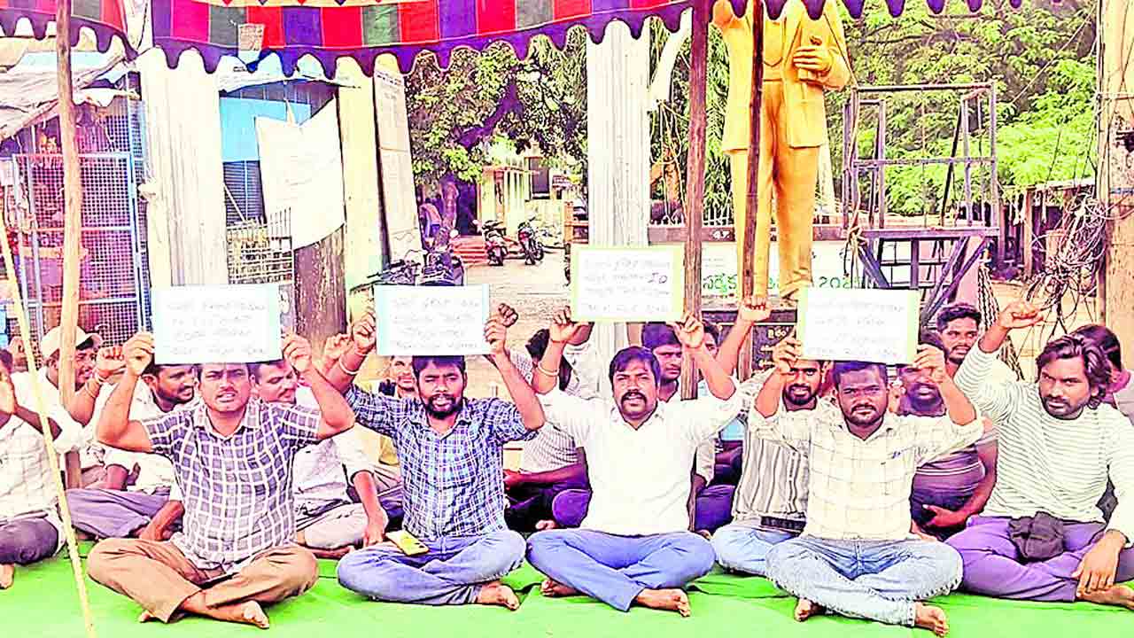 పండుగ పూట పస్తులేనా?