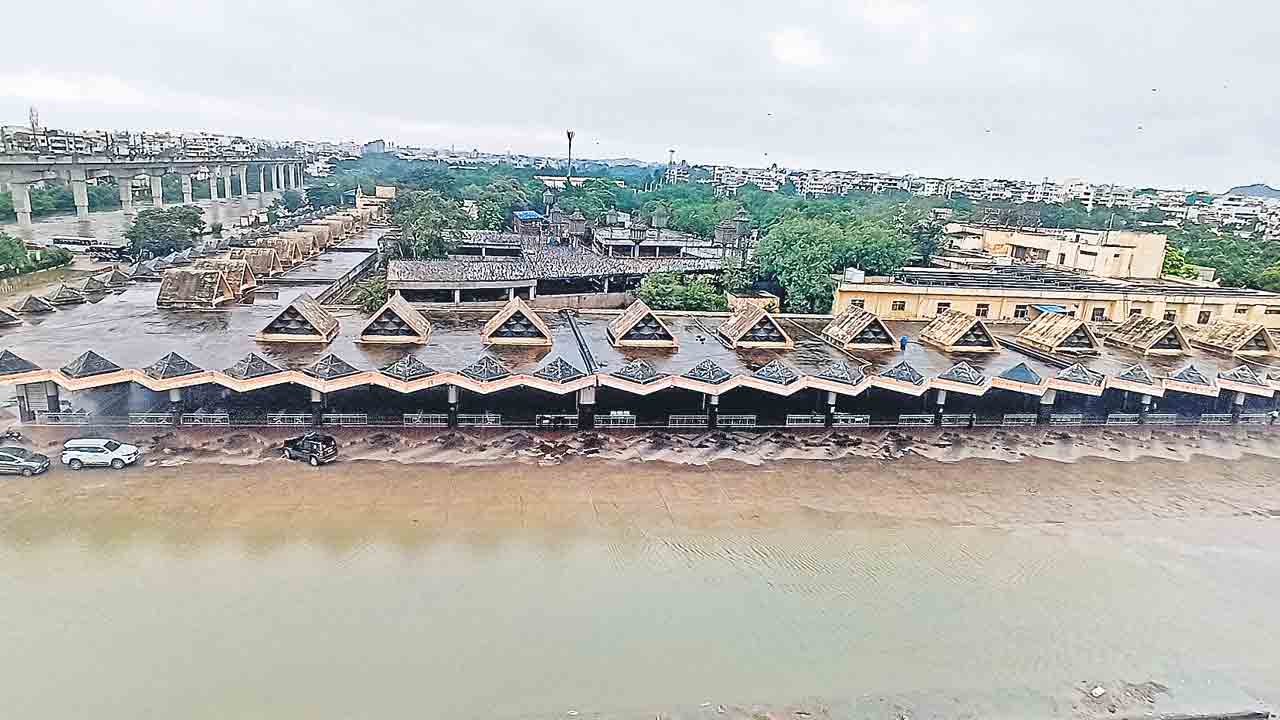 జలాశయాలను నింపి.. జనం మీదికి వదిలి!.. మూసీ ఉగ్రరూపాన్ని ప్రపంచానికి చూపేందుకే ప్రాధాన్యం