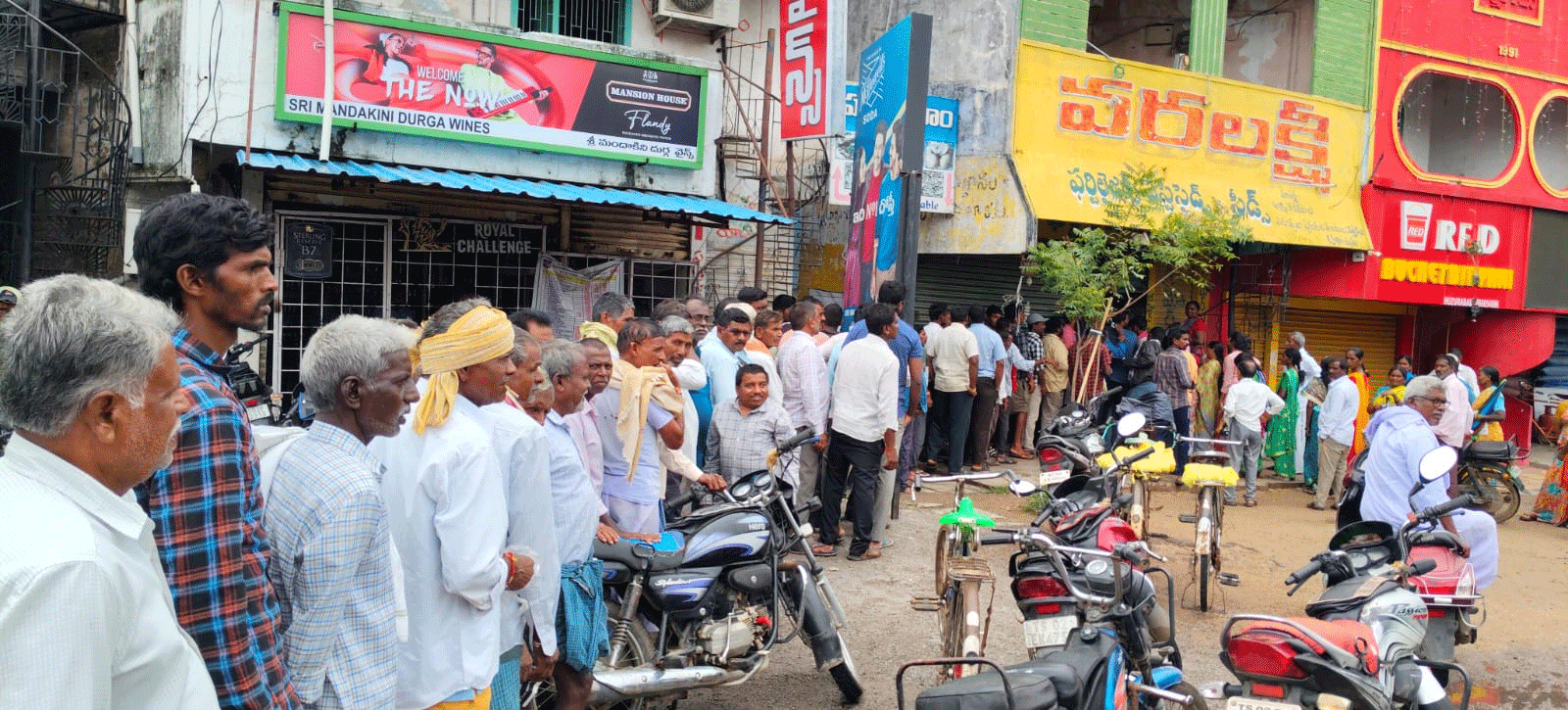 UREA | ఎగిలి వారక ముందే యూరియా కోసం రైతుల బారులు