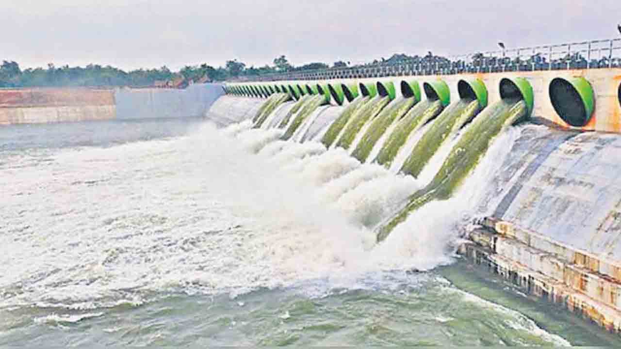 నిజమెరుగని నీళ్ల రాతలు