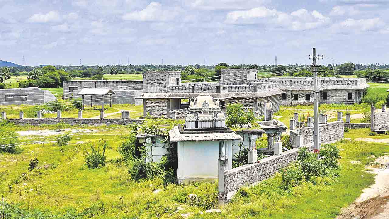 పోతన ప్రాజెక్టుకు ఇదేం యాతన.. ఏడాదిన్నరగా పడకేసిన పనులు