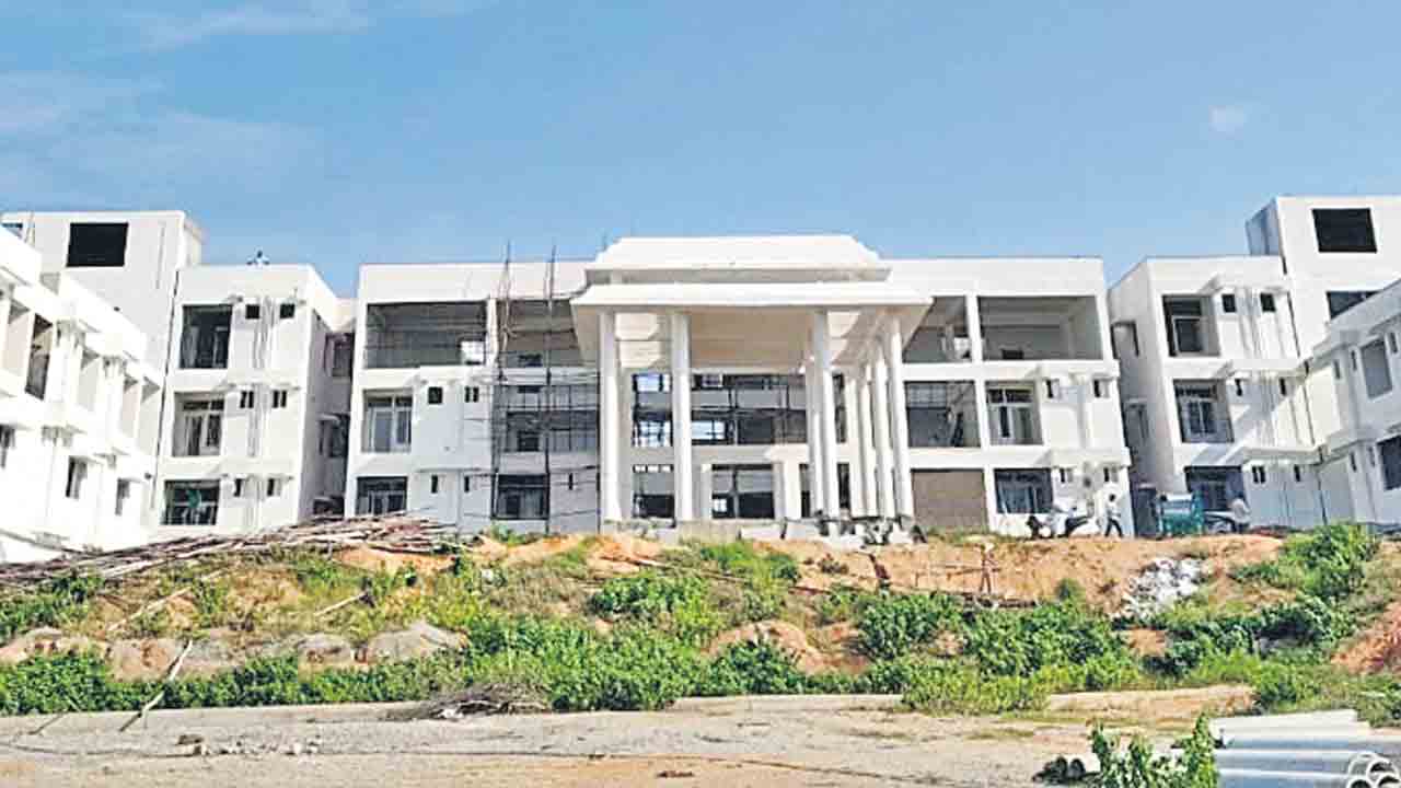 కాటేజీలు పూర్తయ్యేనా ?