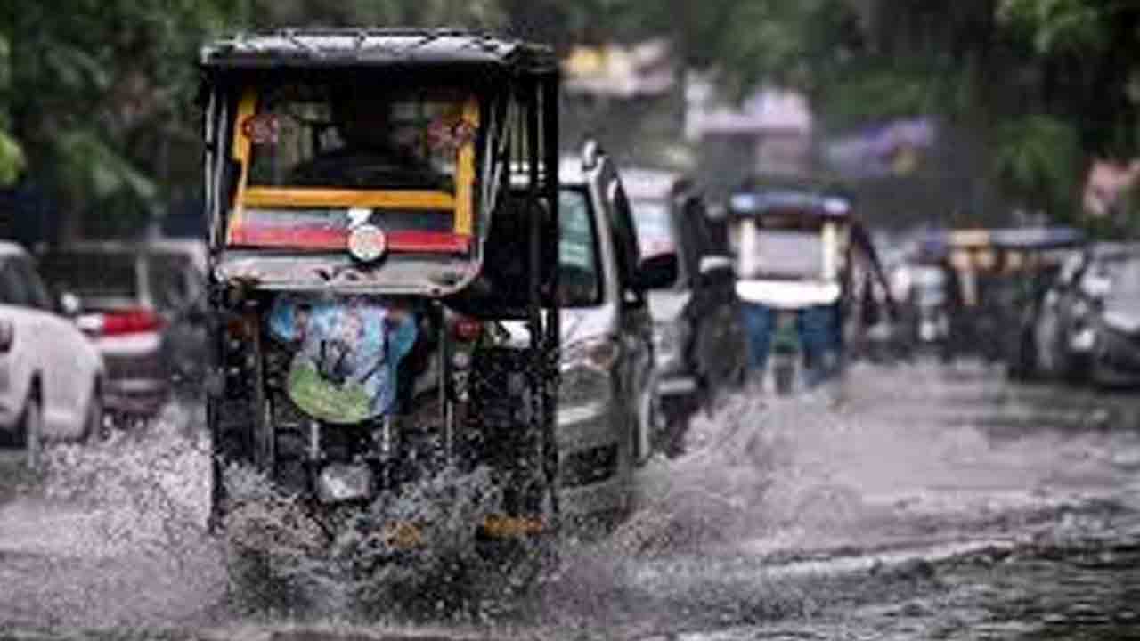 ఢిల్లీలో రోడ్లన్నీ జలమయం