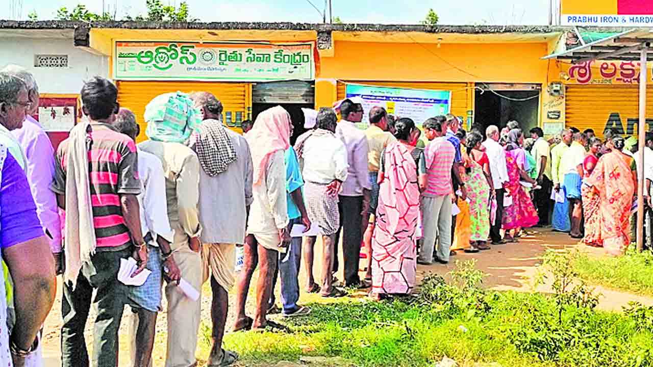 అవే బారులు తీరని కష్టాలు