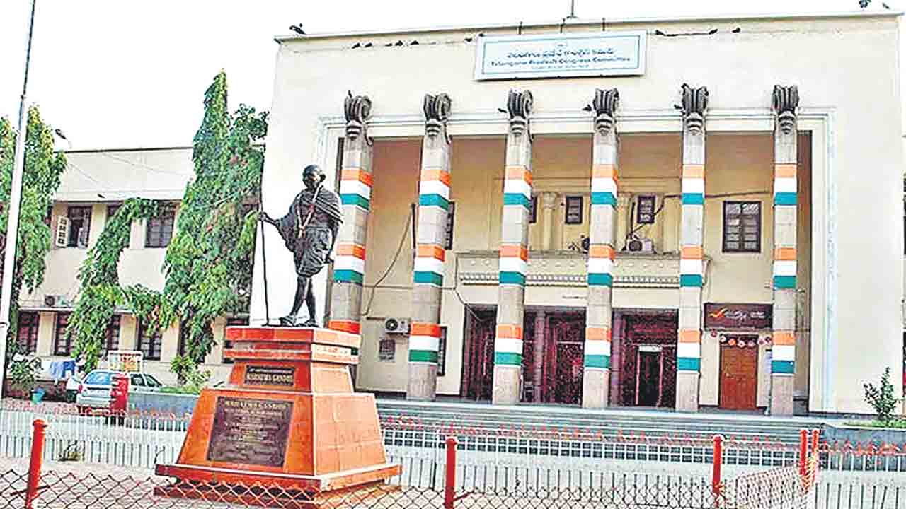 అధికారంలో విఫల చతుష్టయం