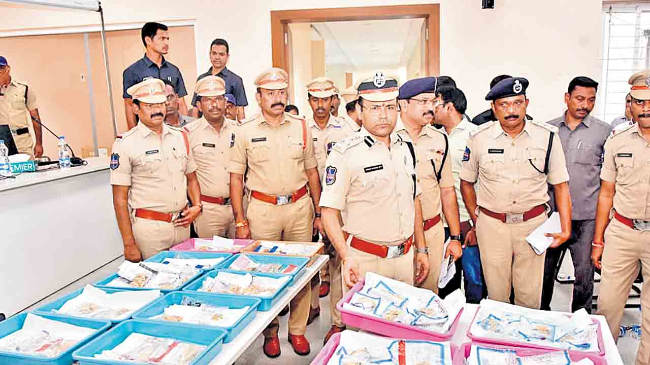 క్యాషియరే ప్రధాన సూత్రధారి