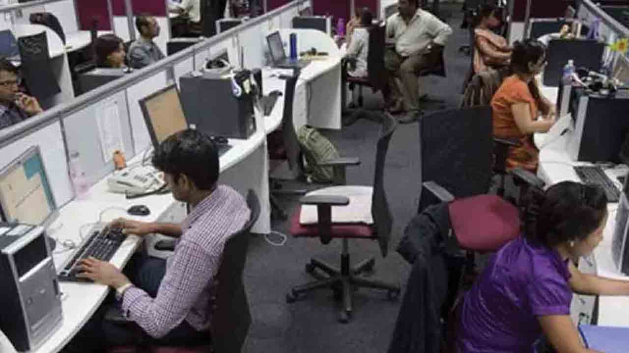 ఔట్‌సోర్సింగ్‌ ఉద్యోగులపై కన్నెర్ర!