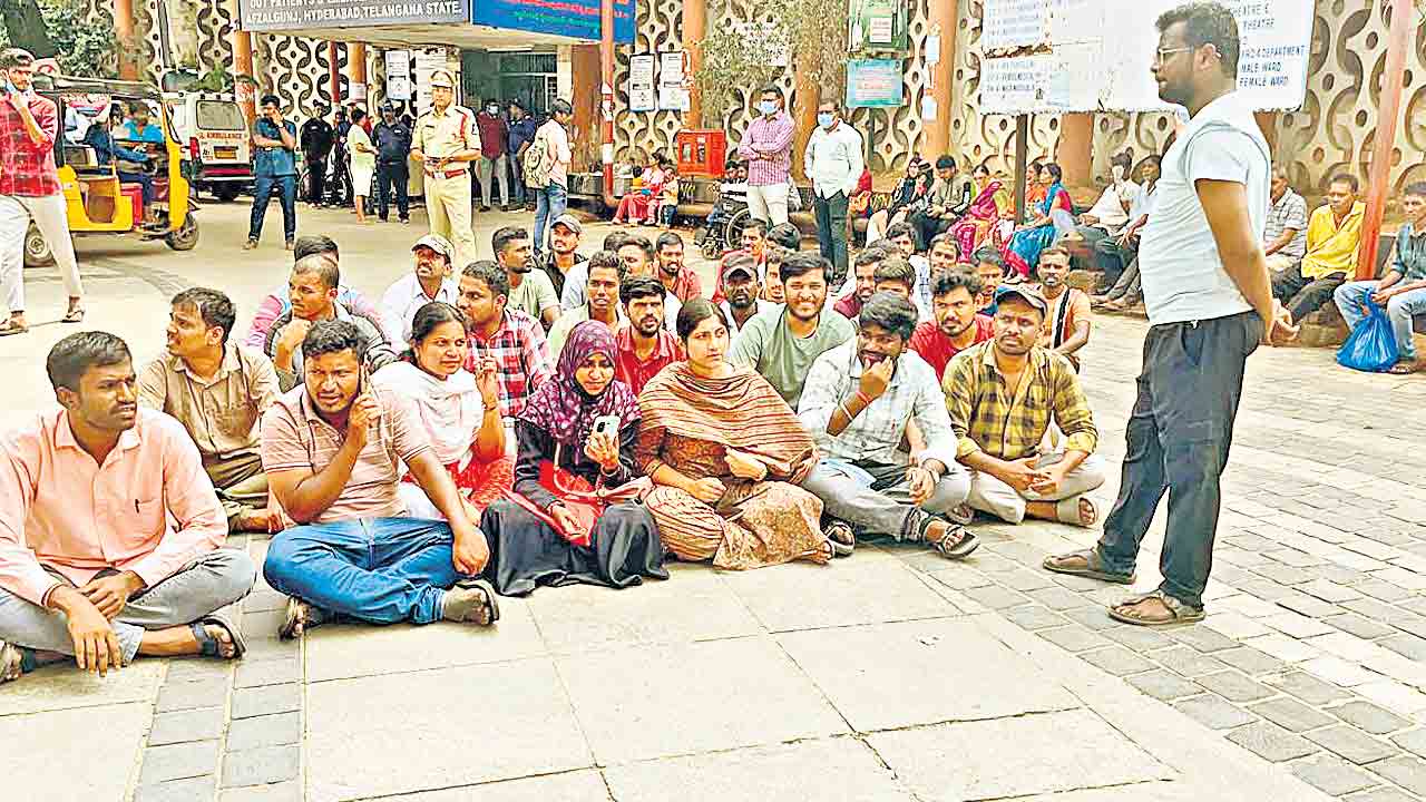 అశోక్‌ దీక్షకు మద్దతుగా నిరుద్యోగుల ధర్నా
